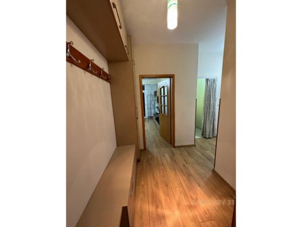 Tirane, jepet me qera apartament 2+1 Kati 5, 100 m² 800 € (qender)