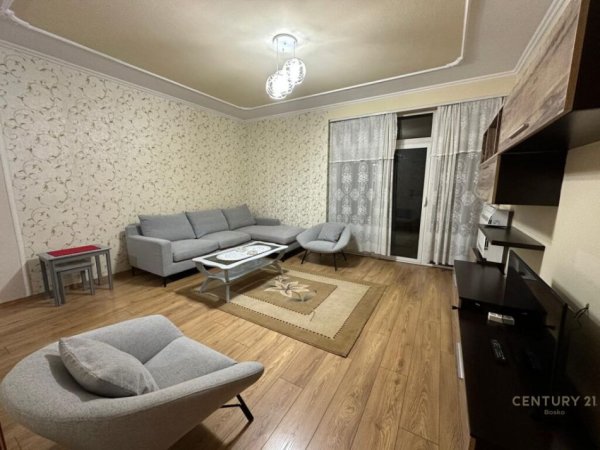 Tirane, jepet me qera apartament 2+1 Kati 5, 100 m² 800 € (qender)