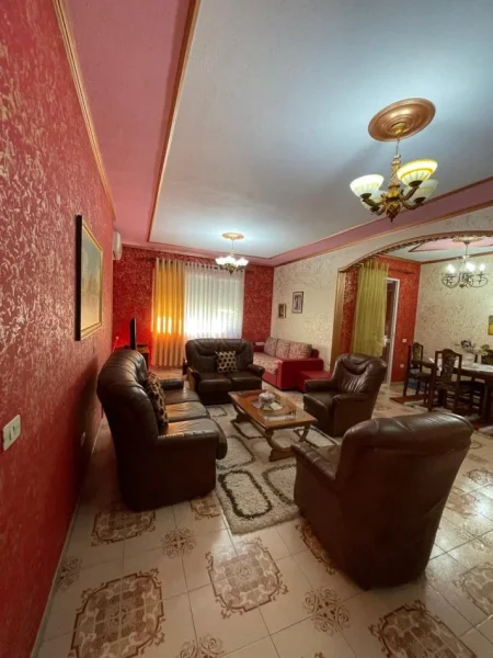Tirane, shitet apartament 2+1+Ballkon Kati 3, 132 m² 290.000 € (ramazan demneri)