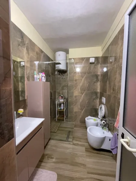 Tirane, shitet apartament 2+1+Ballkon Kati 3, 132 m² 290.000 € (ramazan demneri)