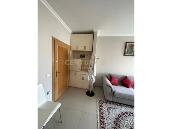 Tirane, shitet apartament 1+1 Kati 3, 47 m² 79.000 € (liqeni i thate)