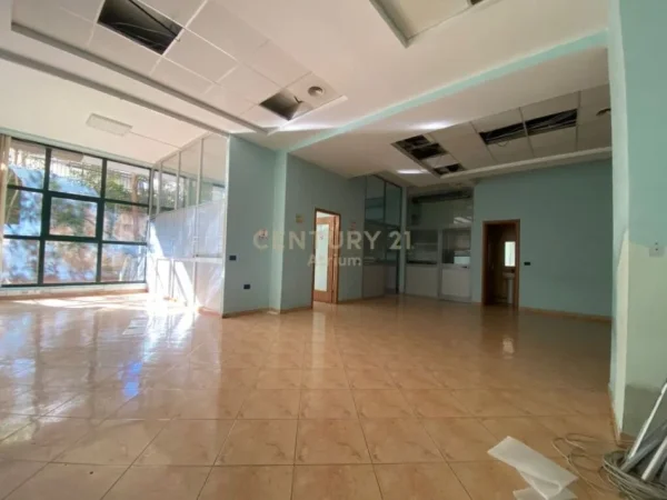 Tirane, jepet me qera ambjent biznesi Kati 0, 245 m² 5.500 € (rtsh)