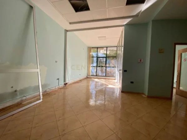 Tirane, jepet me qera ambjent biznesi Kati 0, 245 m² 5.500 € (rtsh)