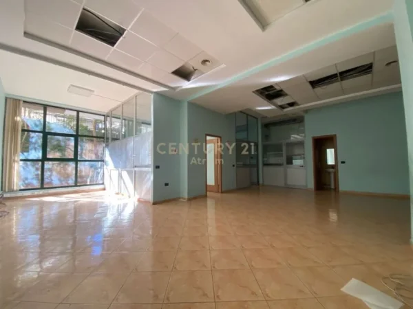 Tirane, jepet me qera ambjent biznesi Kati 0, 245 m² 5.500 € (rtsh)