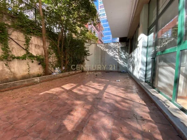 Tirane, jepet me qera ambjent biznesi Kati 0, 245 m² 5.500 € (rtsh)