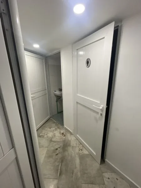 Tirane, jepet me qera ambjent biznesi Kati 0, 50 m² 1.500 € (21 dhjetori)