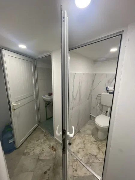 Tirane, jepet me qera ambjent biznesi Kati 0, 50 m² 1.500 € (21 dhjetori)
