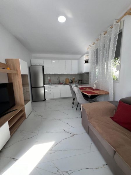Durres, jepet me qera shtepi 1+1 , 70 m² 400 € 