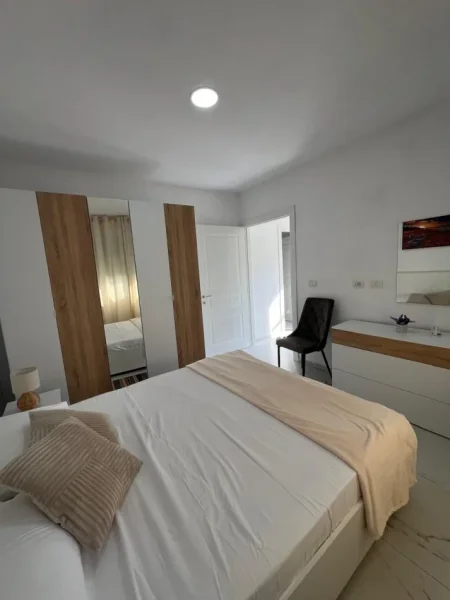 Durres, jepet me qera shtepi 1+1 , 70 m² 400 € 