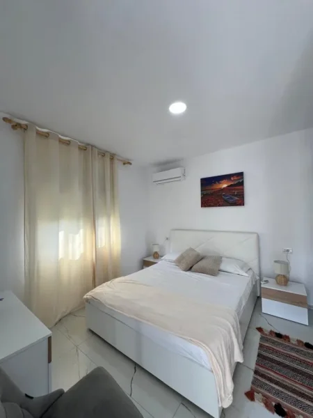 Durres, jepet me qera shtepi 1+1 , 70 m² 400 € 