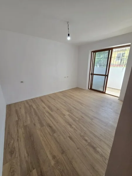Tirane, shitet apartament 2+1+Aneks+Ballkon Kati 1, 82 m² 138.000 € (ali demi)