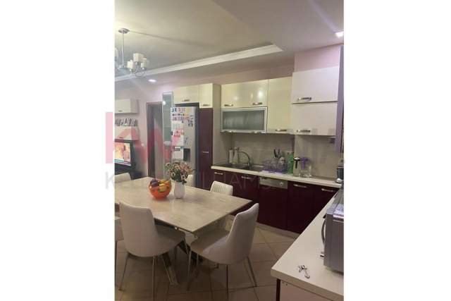 Tirane, shitet apartament 2+1 Kati 5, 104 m² 140.000 Euro (Rruga e Kavajes/21 Dhjetori)