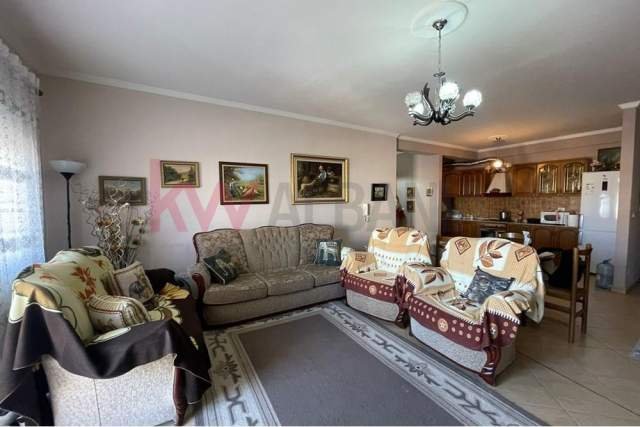 Tirane, shitet apartament Kati 4, 110 m² 140.000 Euro