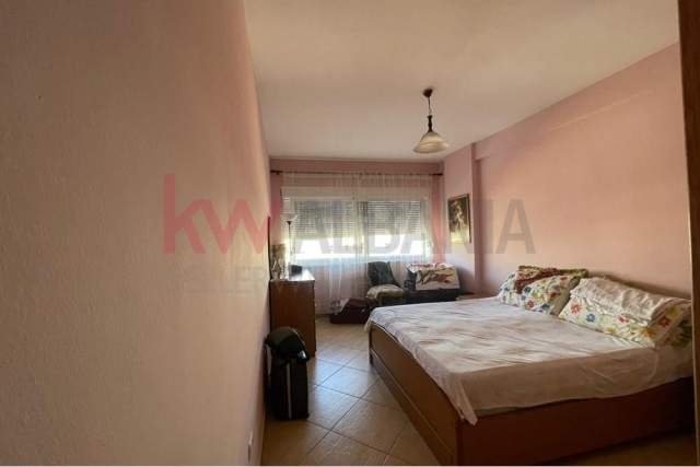 Tirane, shitet apartament Kati 4, 110 m² 140.000 Euro