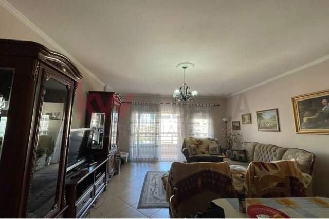 Tirane, shitet apartament Kati 4, 110 m² 140.000 Euro