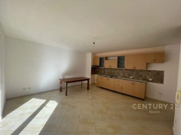 Tirane, jepet me qera apartament 1+1+BLK Kati 4, 63 m² 280 Euro (Kompleks Colombo)