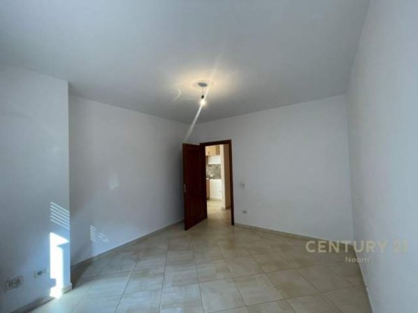 Tirane, jepet me qera apartament 1+1+BLK Kati 4, 63 m² 280 Euro (Kompleks Colombo)
