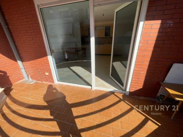 Tirane, jepet me qera apartament 1+1+BLK Kati 4, 63 m² 280 Euro (Kompleks Colombo)