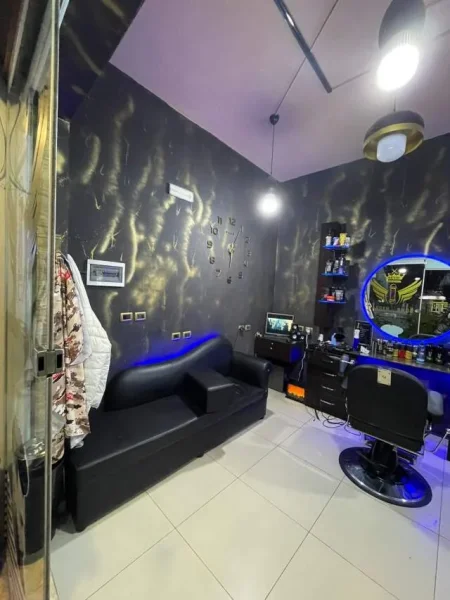 Okazion!! Mbyllet biznesi Barbershop! Shiten Pajisjet 4000 euro i diskutushem