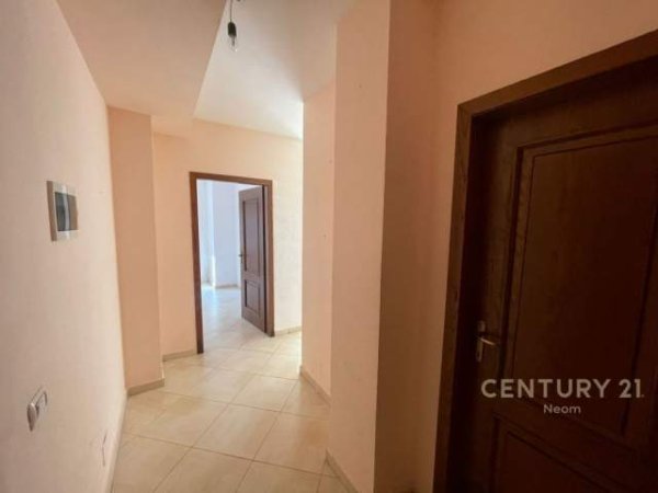 Tirane, jepet me qera apartament 1+1+BLK Kati 4, 63 m² 280 Euro (Kompleks Colombo)