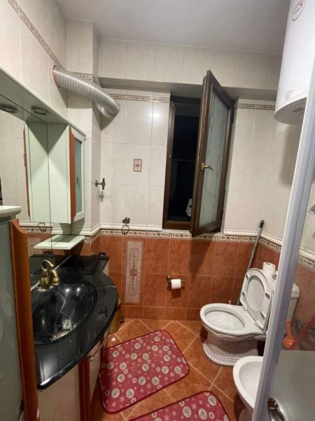 Tirane, jepet me qera apartament 2+1+BLK Kati 4, 100 m² 400 Euro (Rruga Muhamed Gjollesha)