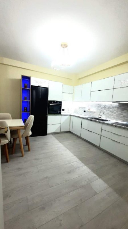 Tirane, jepet me qera apartament 2+1+BLK Kati 4, 120 m² 520 Euro (mikel garuli)