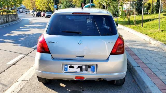 Tirane, shitet makine Suzuki Swift Viti 2006, 2.950 Euro