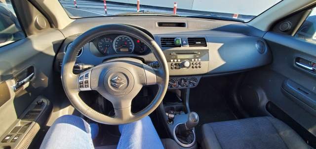 Tirane, shitet makine Suzuki Swift Viti 2006, 2.950 Euro