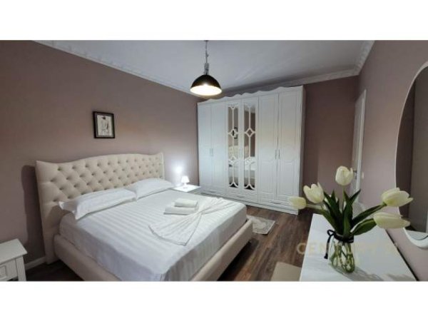 Tirane, jepet me qera apartament 2+1+BLK Kati 2, 100 m² 700 Euro (kopshti botanik)