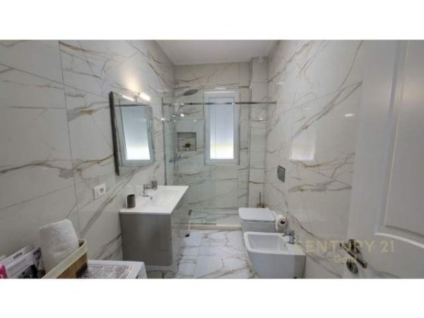 Tirane, jepet me qera apartament 2+1+BLK Kati 2, 100 m² 700 Euro (kopshti botanik)