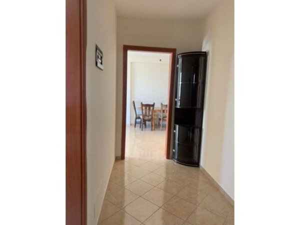 Tirane, jepet me qera apartament 2+1+BLK Kati 7, 110 m² 400 Euro (Selvia)
