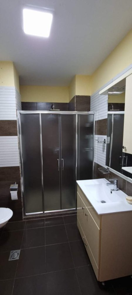Apartament 2+1 me qira, 21-dhjetori ne kompleks banimi Tirane✔️