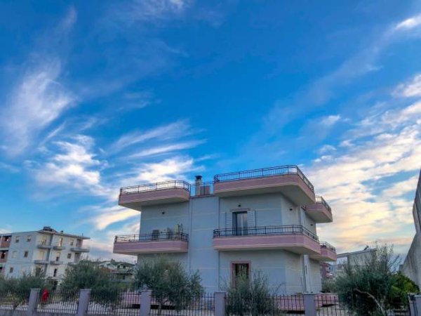 Fier, shitet apartament 2+1 Kati 3, 1.400 m² 400.000 Euro (Fier, lagja Sheqi i Vogel)