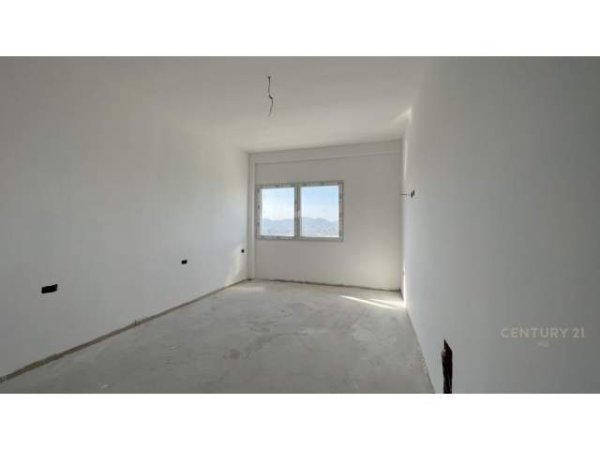 Tirane, shitet apartament 3+1+BLK Kati 3, 151 m² 195.000 Euro (Liqeni Farkes)
