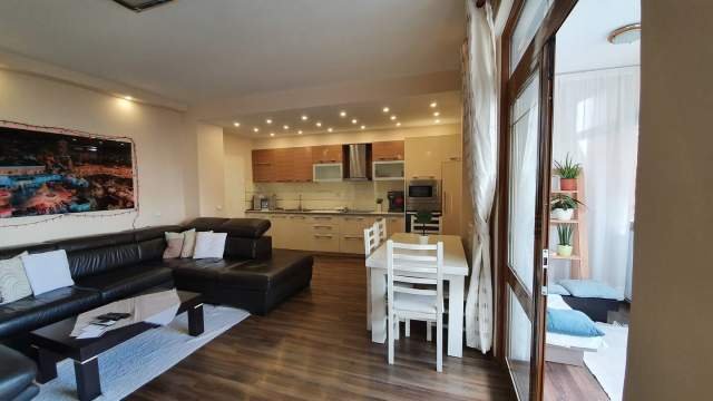 Super Apartament 2+1 jepet me qera - Qender - Pazari i Ri