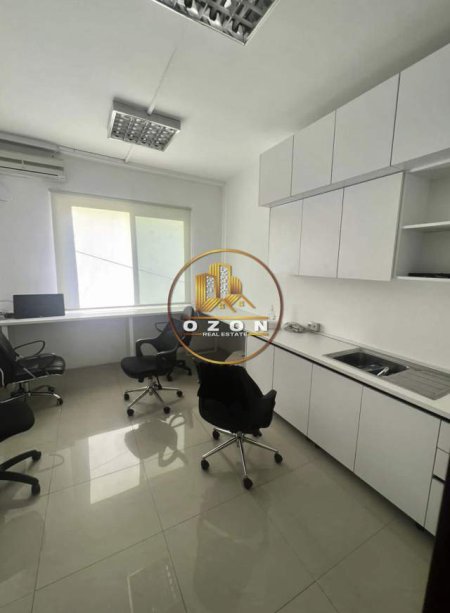 Tirane, jepet me qera ambjent biznesi Kati 1, 514 m² 7.710 Euro (Blloku)