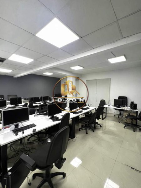 Tirane, jepet me qera ambjent biznesi Kati 1, 514 m² 7.710 Euro (Blloku)