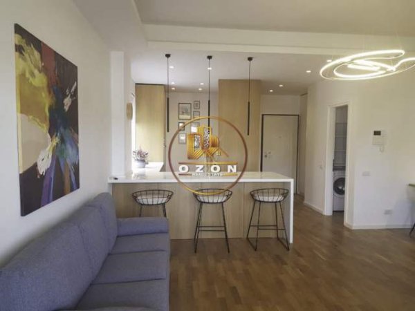 Tirane, jepet me qera apartament 3+1+BLK Kati 1, 146 m² 1.300 Euro (TEG)