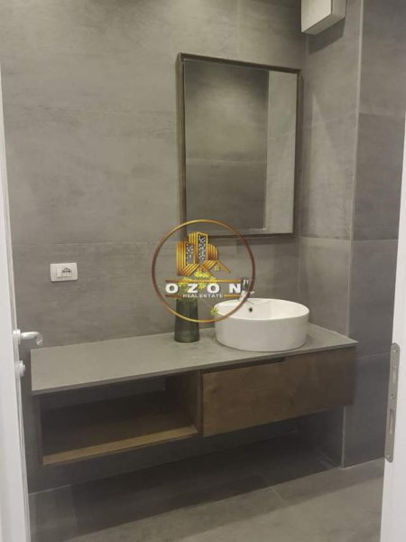 Tirane, jepet me qera apartament 3+1+BLK Kati 1, 146 m² 1.300 Euro (TEG)