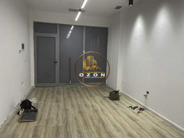Tirane, jepet me qera ambjent biznesi Kati 2, 32 m² 300 Euro (Rruga e Kavajes)