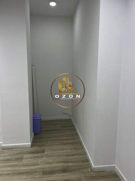 Tirane, jepet me qera ambjent biznesi Kati 2, 32 m² 300 Euro (Rruga e Kavajes)