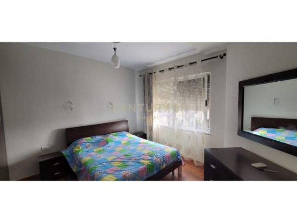Tirane, jepet me qera apartament 1+1 Kati 7, 77 m² 450 Euro (Brryl)
