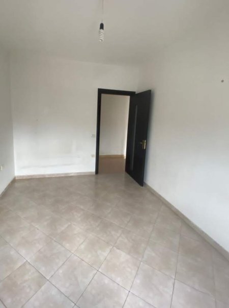 Tirane, jepet me qera apartament 2+1+BLK Kati 3, 103 m² 290 Euro (rr Xhon Belushi)