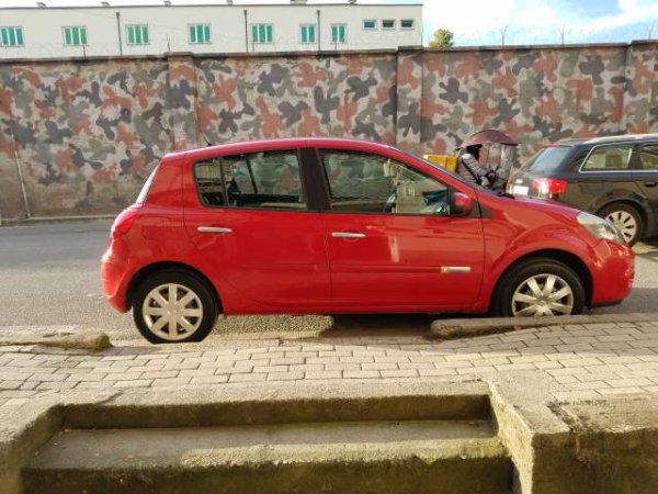 Tirane, shes makine Renault Clio Viti 2011, 4.800 Euro