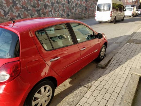 Tirane, shes makine Renault Clio Viti 2011, 4.800 Euro