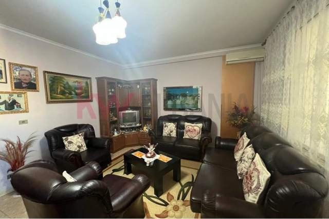 Tirane, shitet apartament 2+1 Kati 5, 100 m² 140.000 Euro (Rruga Muhamed Gjollesha)