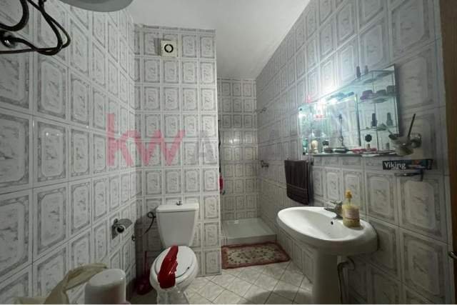 Tirane, shitet apartament 2+1 Kati 5, 100 m² 140.000 Euro (Rruga Muhamed Gjollesha)