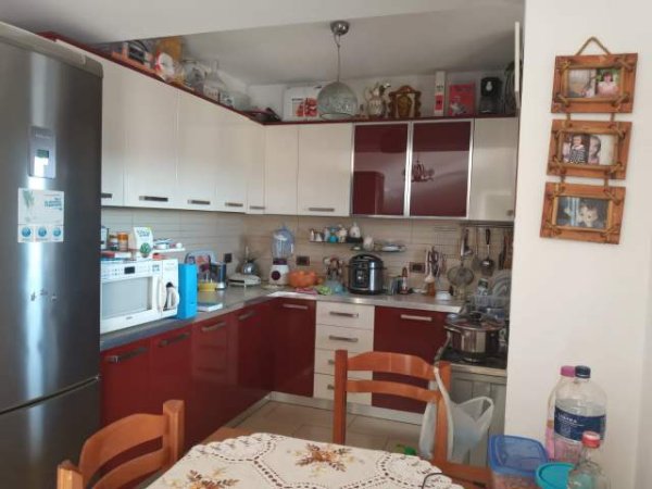 Tirane, shitet apartament 2+1+2wc+Verande,94 m² 120.000 Euro (Shkoze)