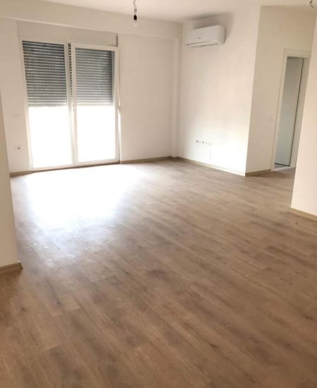 Tirane, jepet me qera apartament 2+1+BLK Kati 5, 90 m² 500 Euro (Kongresi Lushnjes)