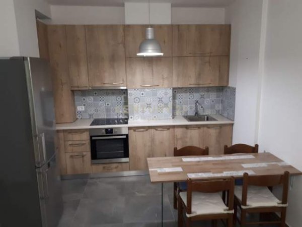 Tirane, jepet me qera apartament 1+1 Kati 3, 60 m² 300 Euro (Rezidenca Platea ne Fresk)